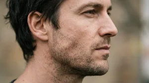 découvrez le masséter, le muscle le plus puissant du corps humain, et comprenez son rôle essentiel dans la mastication et la force de la mâchoire.